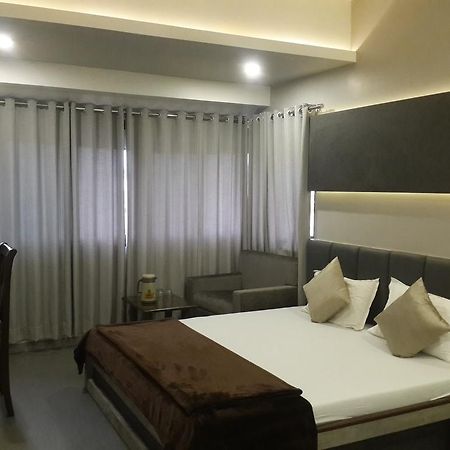 Hotel Oasis Мумбаї Екстер'єр фото