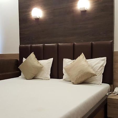 Hotel Oasis Мумбаї Екстер'єр фото