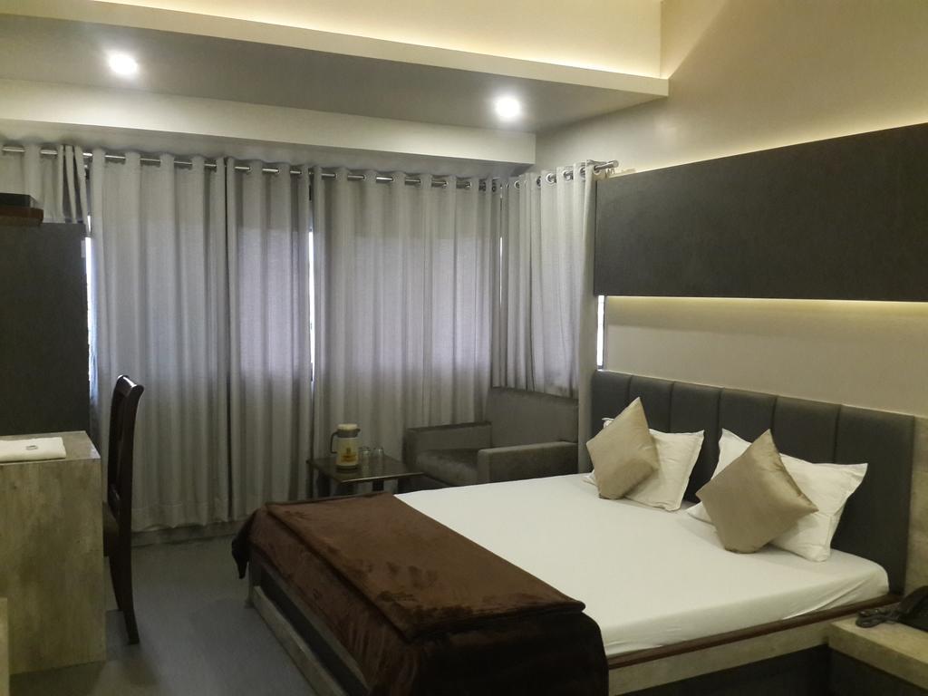 Hotel Oasis Мумбаї Екстер'єр фото