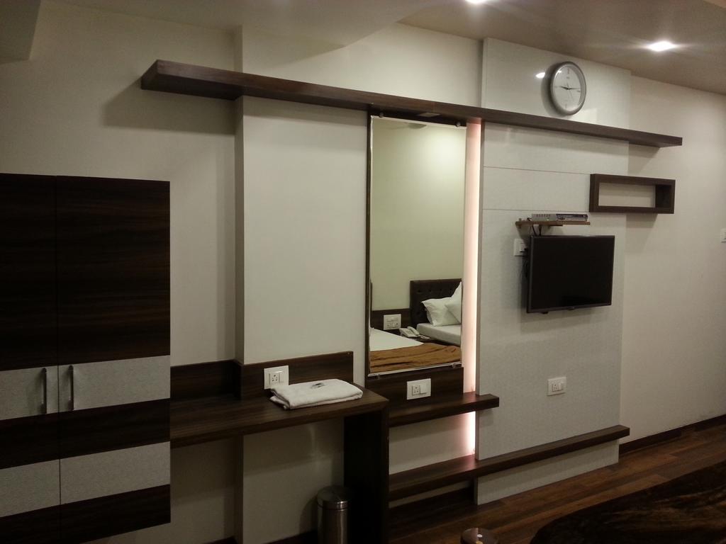 Hotel Oasis Мумбаї Номер фото