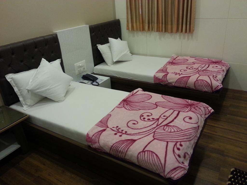 Hotel Oasis Мумбаї Номер фото