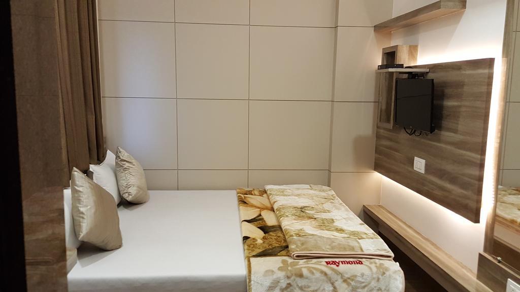Hotel Oasis Мумбаї Номер фото