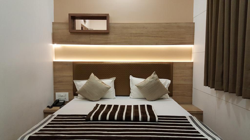 Hotel Oasis Мумбаї Екстер'єр фото