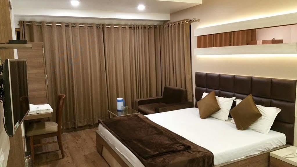 Hotel Oasis Мумбаї Екстер'єр фото