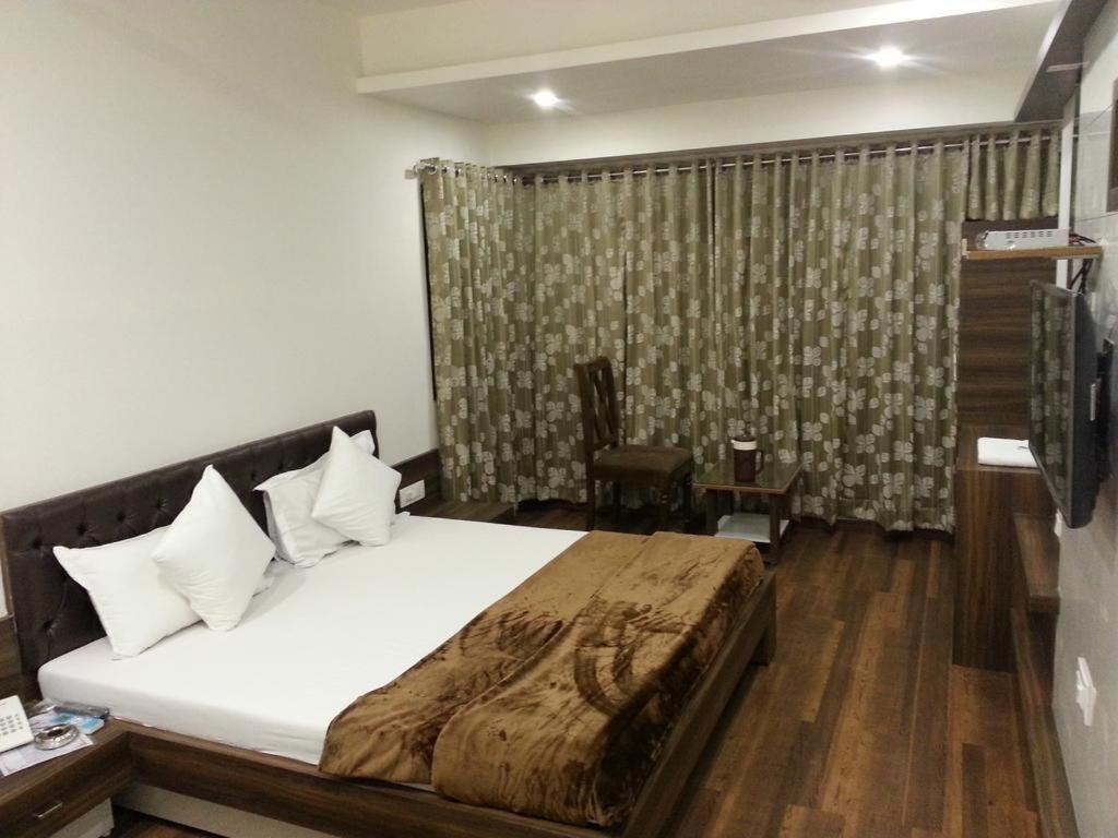 Hotel Oasis Мумбаї Екстер'єр фото
