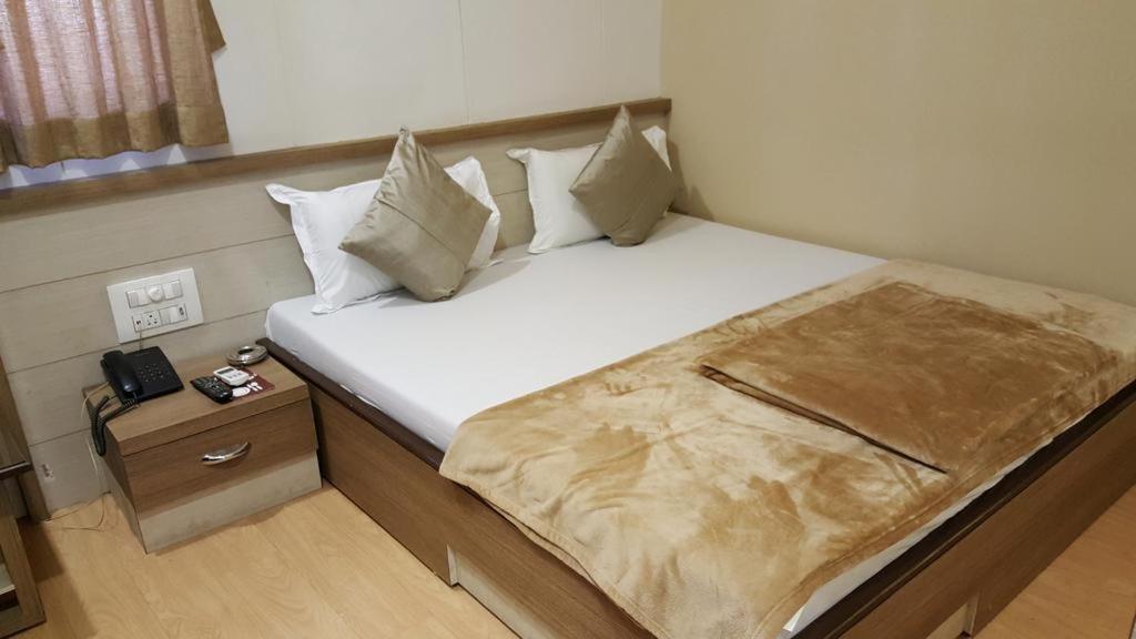 Hotel Oasis Мумбаї Екстер'єр фото