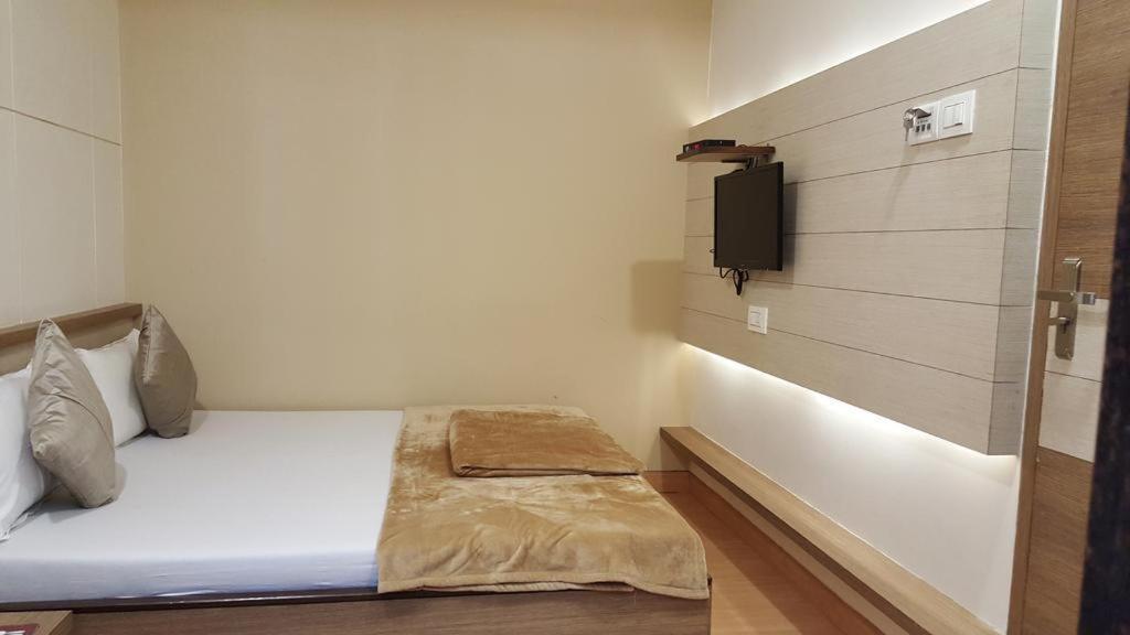 Hotel Oasis Мумбаї Екстер'єр фото
